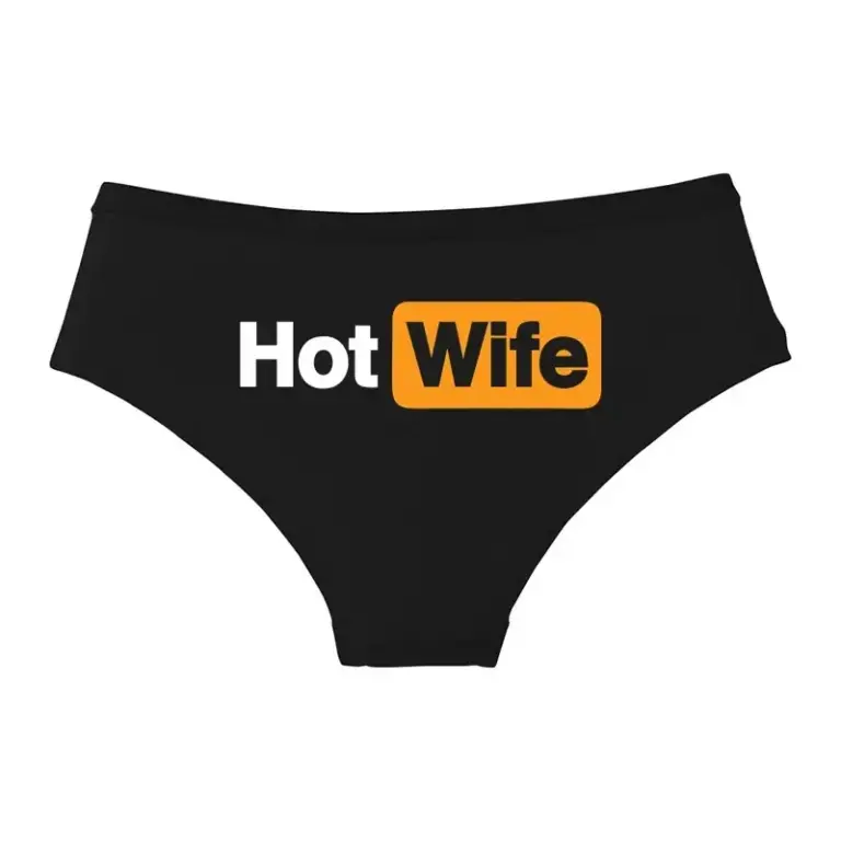 Памучни дамски бикини с надпис HOT WIFE